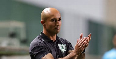 Técnico do América-MG, Cauan de Almeida analisa polêmica contra o Santos: “duvidoso”